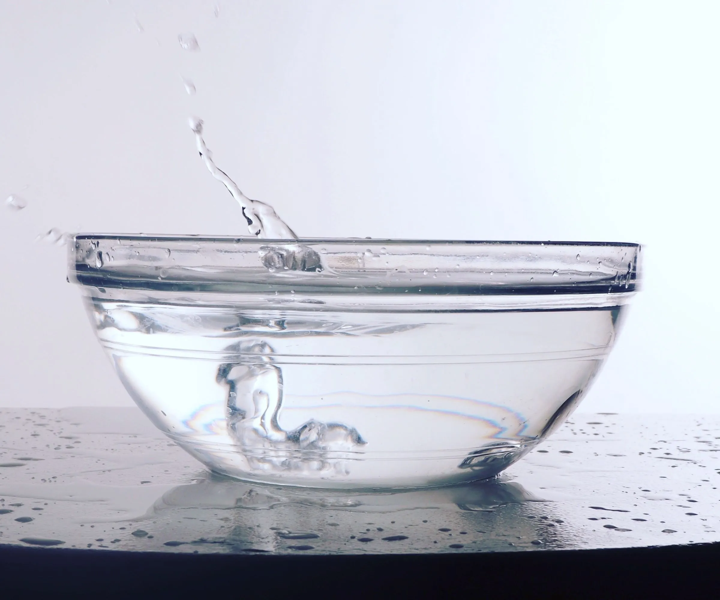 Un petit bol en verre de vinaigre blanc' loading='lazy' title=