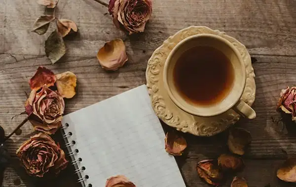 Sbloccare la felicità: 8 modi per lasciare andare i rimpianti passati